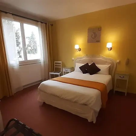 Du Tricastin Hotel 2*