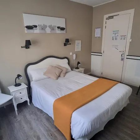 Du Tricastin Hotel 2*