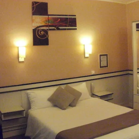 Hotel Du Tricastin 2*