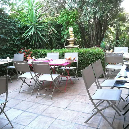 Du Tricastin Hotel 2*