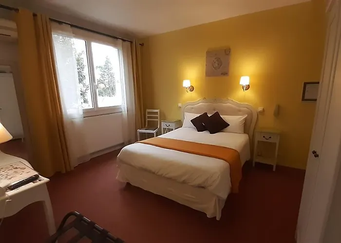 Du Tricastin Szálloda 2*