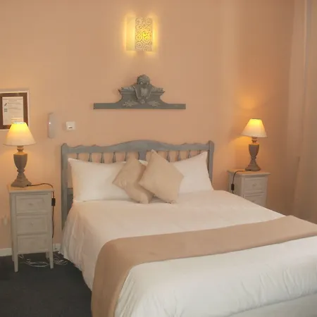 Du Tricastin Hotel 2*