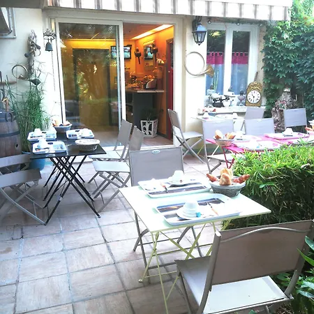 Du Tricastin Hotel 2*