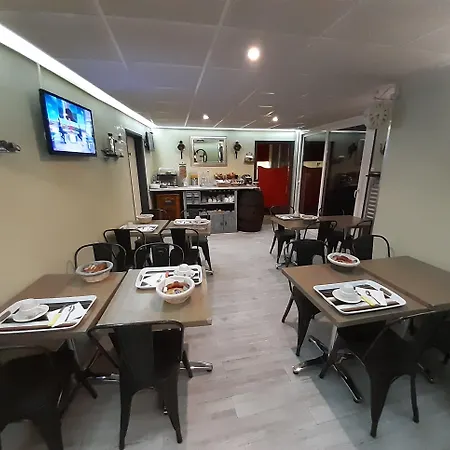 Hotel Du Tricastin 2*