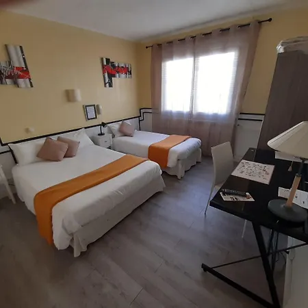 Hotel Du Tricastin 2*