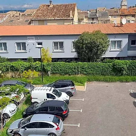 Du Tricastin Hotel 2*