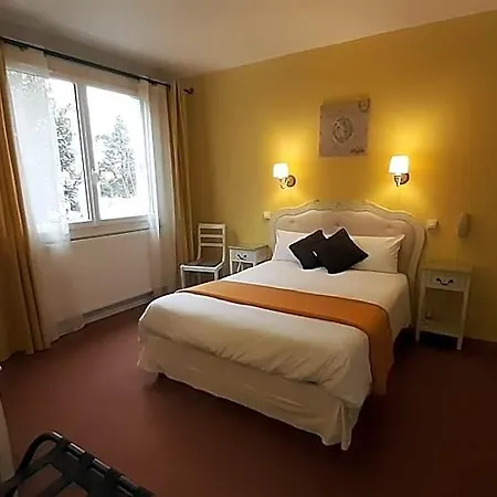 Hotel Du Tricastin 2*