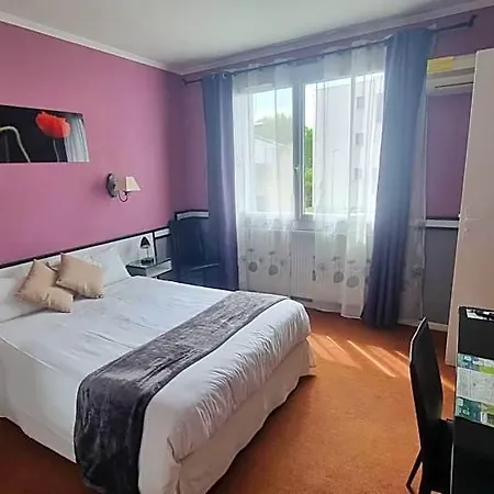 Hotel Du Tricastin 2*
