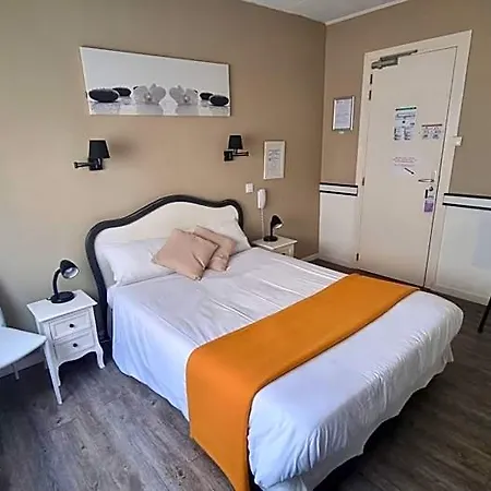 Hotel Du Tricastin 2*