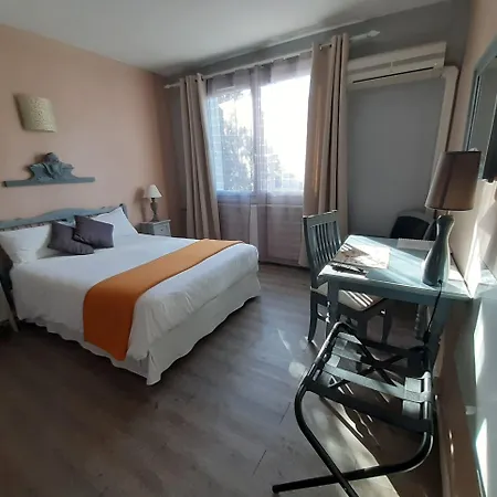 Hotel Du Tricastin 2*